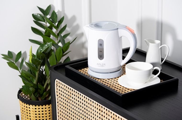 Adler, czajnik plastikowy, 0,8l