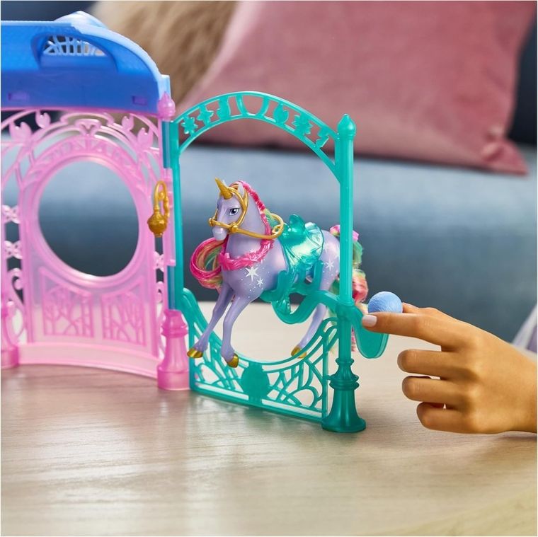 Akademia Jednorożców, Gwiezdna fontanna i stajnia, zestaw do małych figurek