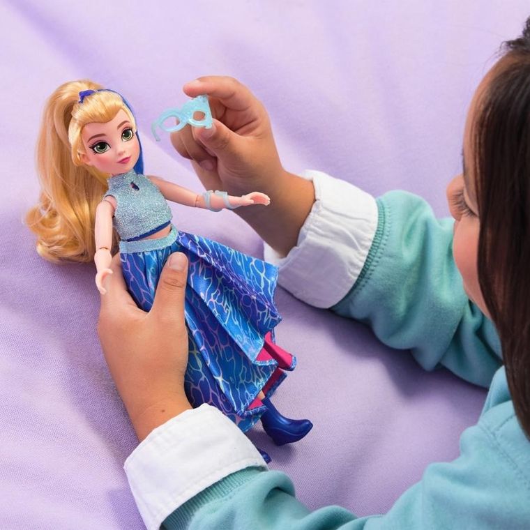 Akademia Jednorożców, Isabel Masquerade, lalka modowa