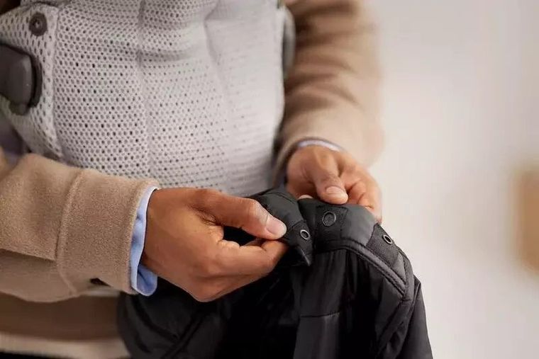 BabyBjörn, zimowy pokrowiec do nosidełka, black