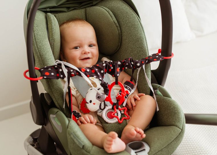 Balibazoo, kontrastowa krowa, zawieszka do wózka