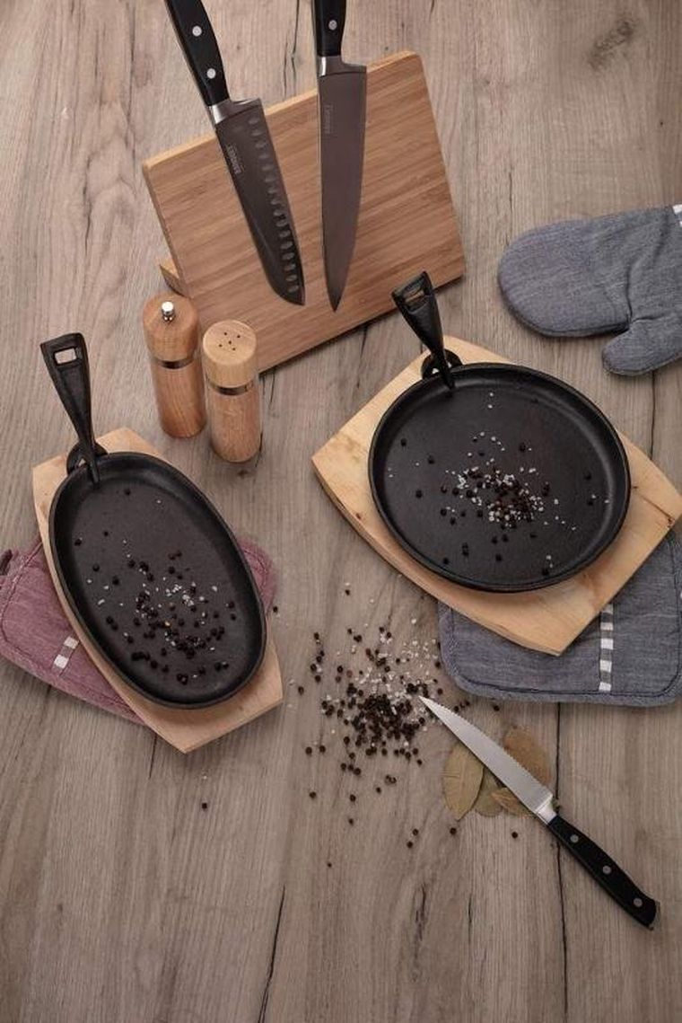 Banquet, Grada, patelnia żeliwna z drewnianą deską, 23-14 cm