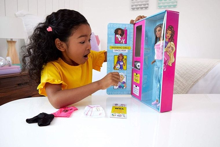 Barbie, Kariera Niespodzianka, lalka szatynka z akcesoriami, zestaw