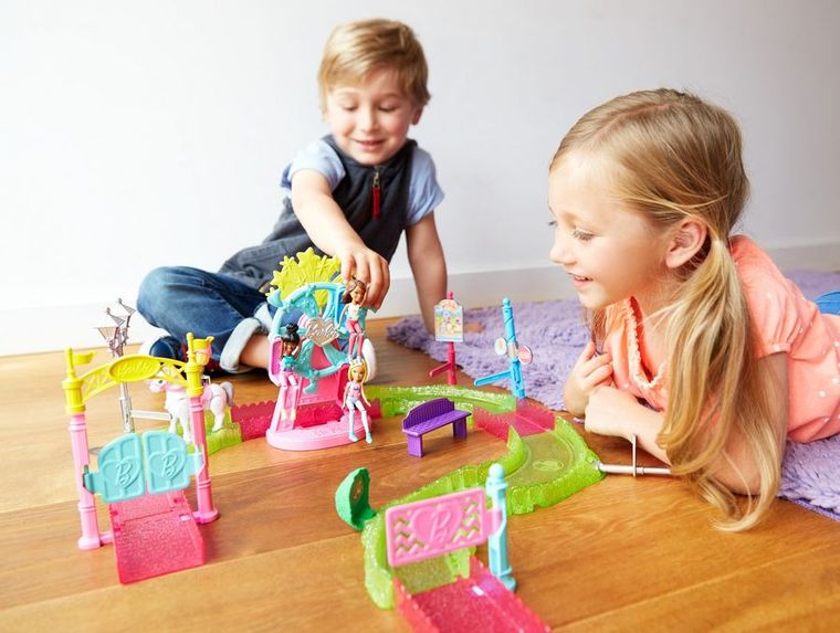 Barbie, On the Go, Wesołe miasteczko, zestaw z kucykiem i lalką