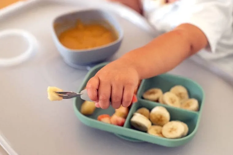 Beaba, zestaw pierwszych sztućców ze stali nierdzewnej, szary