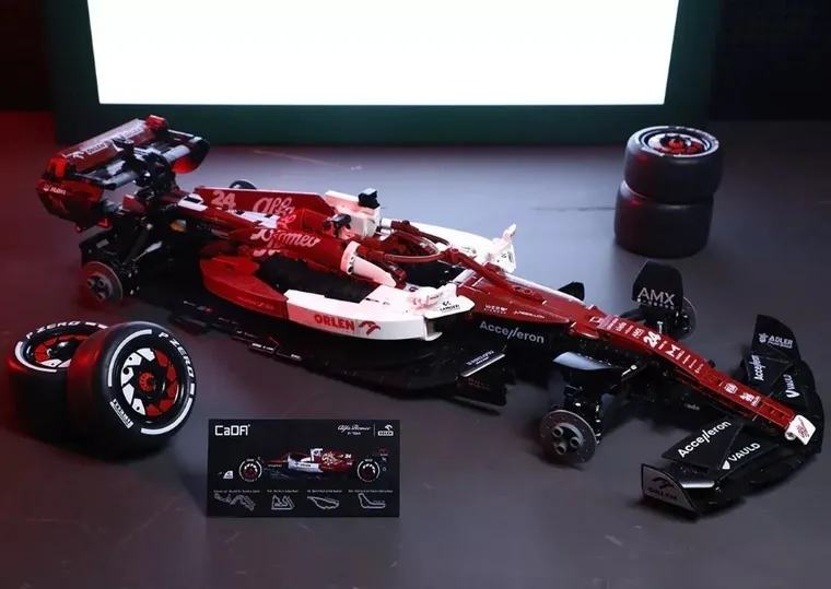 Cada, Alfa Romeo, Formuła 1 Team Orlen, samochód wyścigowy, czerwony, 1:8, 1868 elementów