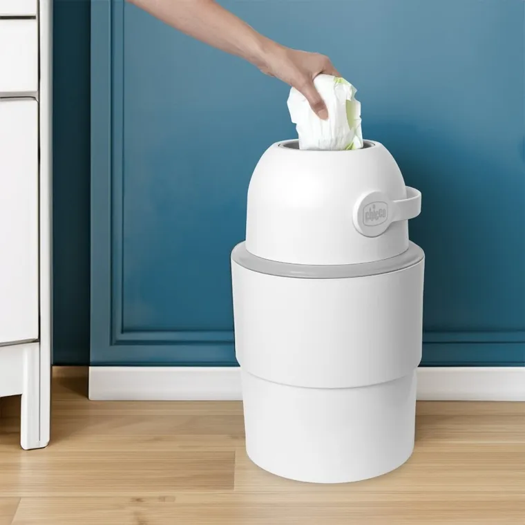 Chicco, kosz na pieluchy, teleskopowy, biały + worki