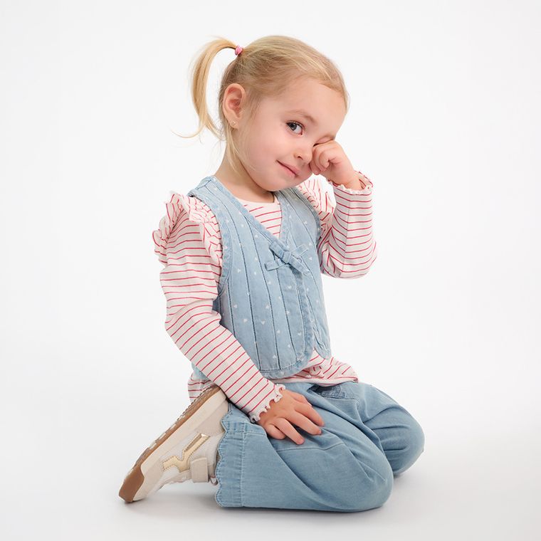 Cienkie spodnie jeansowe z haftem Cool Club