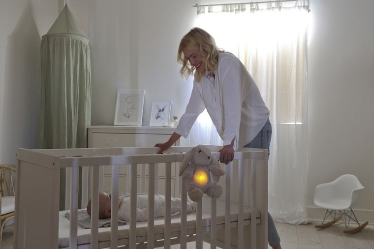 Cloud B, Love Light, Buddies Billy Bunny, szumiąca maskotka z czujnikiem ruchu i muzyką