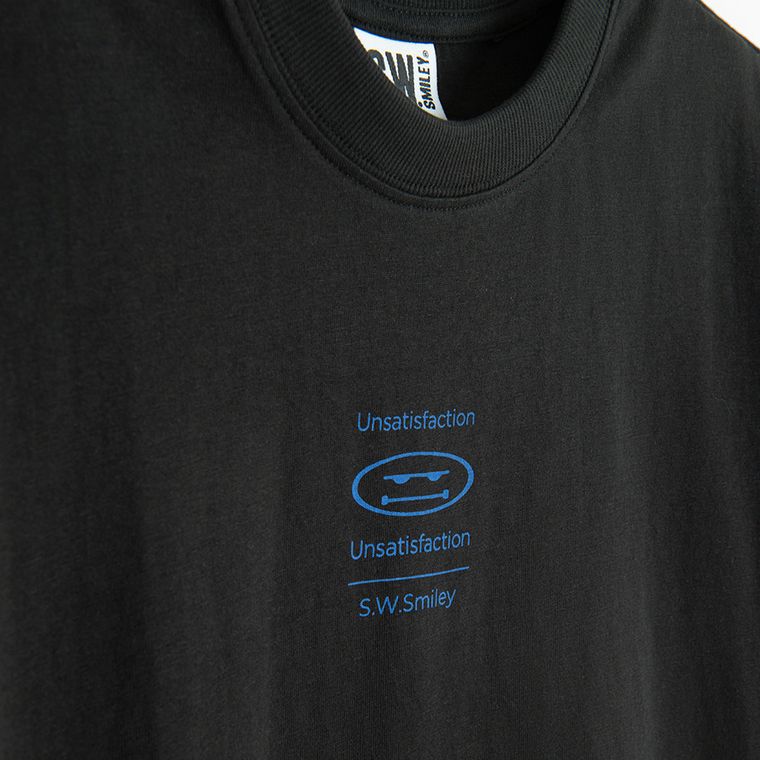 Czarny t-shirt o kroju relaxed S.W.Smiley NOWEAR