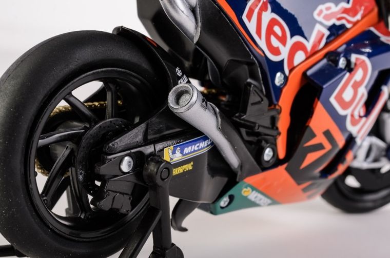 Daffi, Red Bull KTM Factory Racing Team RC16 2022 Rider: Brad Binder No.33, motocykl, model metalowy, 1:12