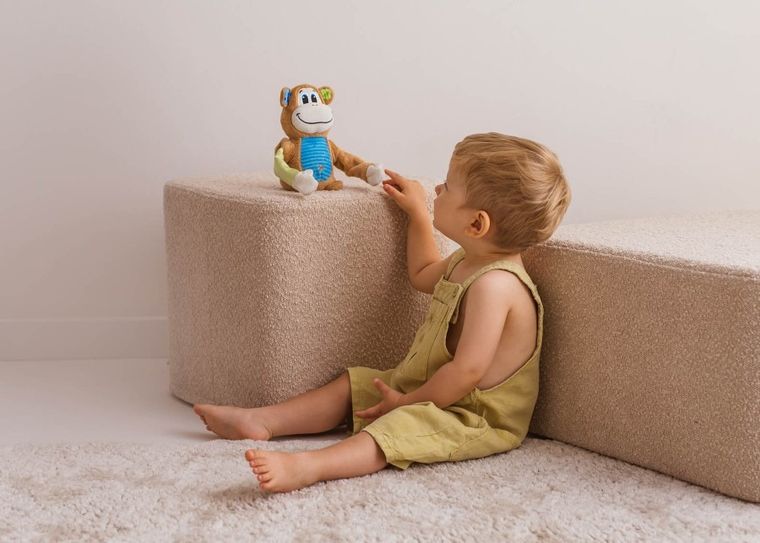 Dumel Discovery, Fikająca małpka, zabawka interaktywna