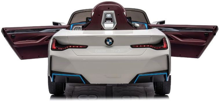 Enero, BMW I4, pojazd na akumulator, biały