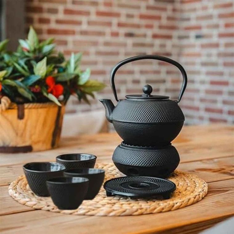 Hage, zestaw dzbanek żeliwny, z filiżankami i podgrzewaczem, czarny, 4-60 ml, 900 ml