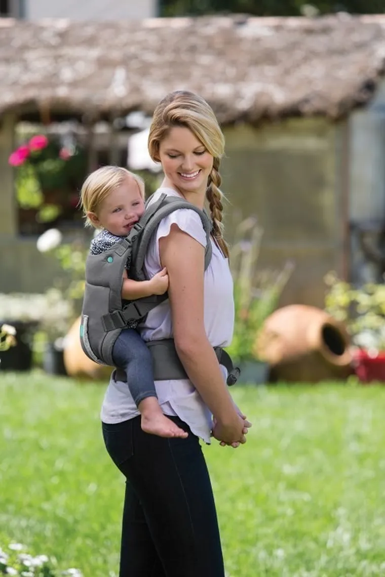 Infantino, nosidełko ergonomiczne z kapturkiem