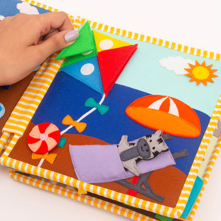 Jolly Designs. Podróżnik. Książeczka sensoryczno-manipulacyjna