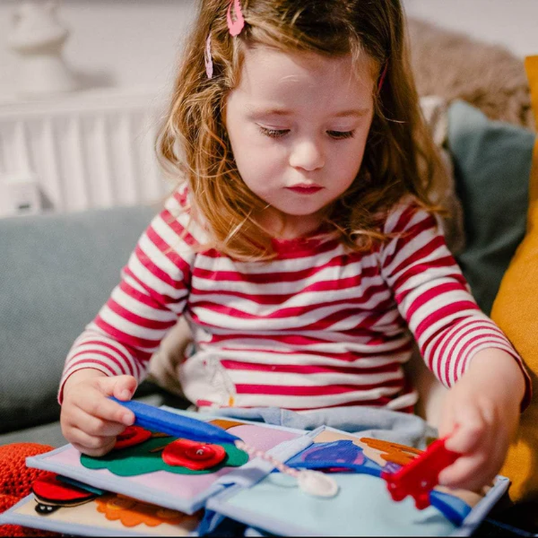 Jolly Designs. Słoneczko. Książeczka sensoryczno-manipulacyjna