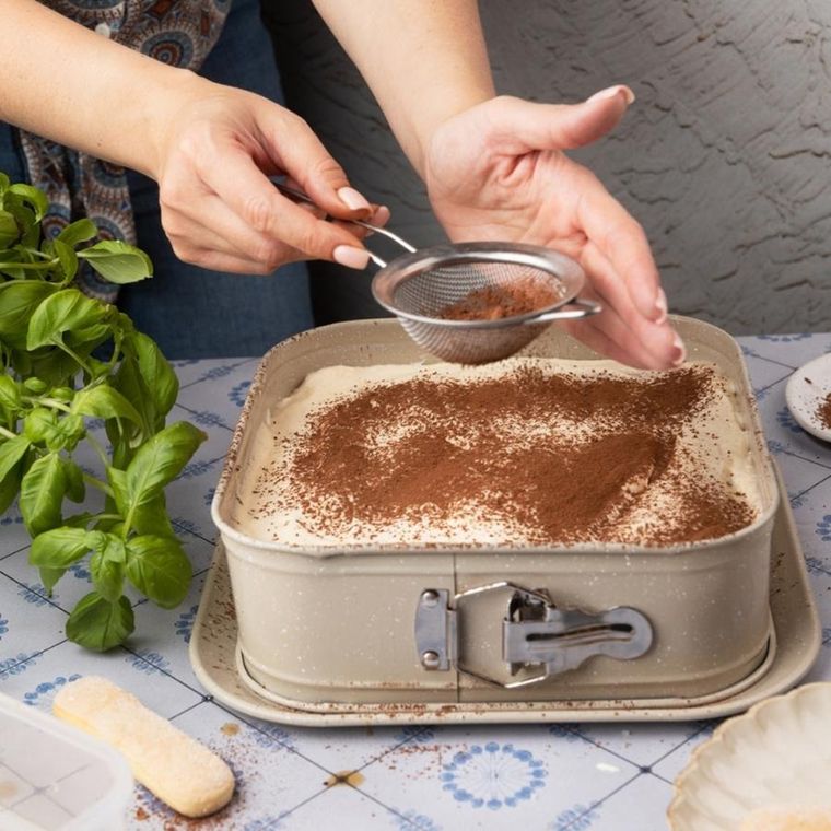 Kinghoff, blacha, forma rozpinana do ciasta, kwadratowa, 27,5-27,5 cm, kh-1977