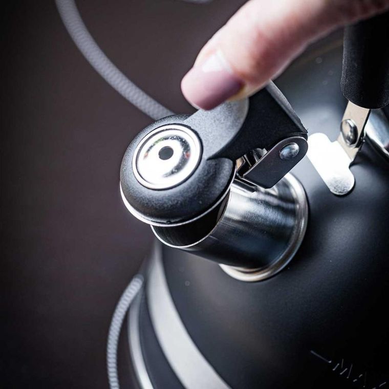 Kinghoff, czajnik z gwizdkiem, czarny, 1,8l