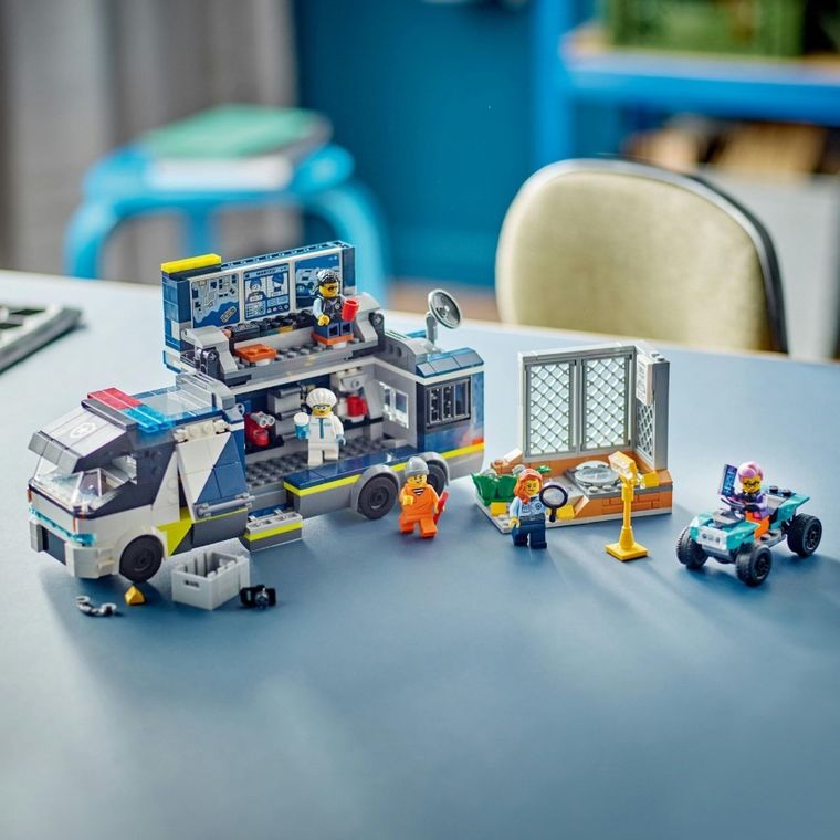 LEGO City, Policyjna ciężarówka z laboratorium kryminalnym, 60418