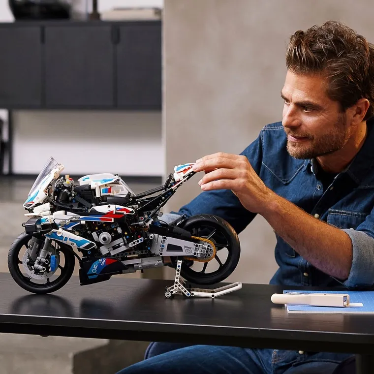 LEGO Technic, BMW M 1000 RR, 42130
