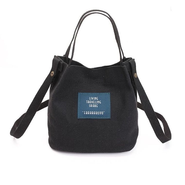 Materiałowa torebka listonoszka, czarna