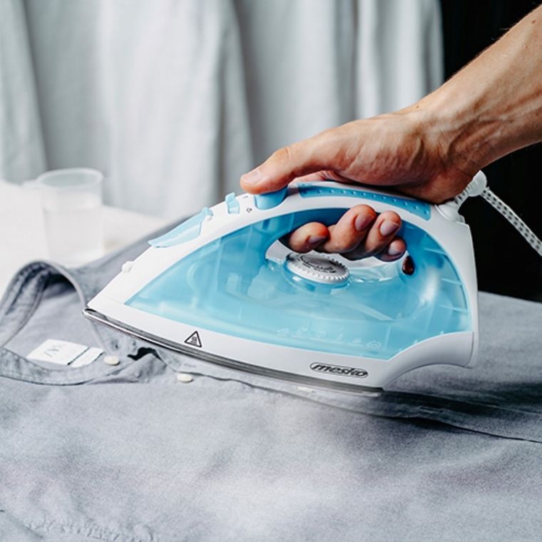 Mesko, żelazko, stalowa stopa, 2200W, MS 5023