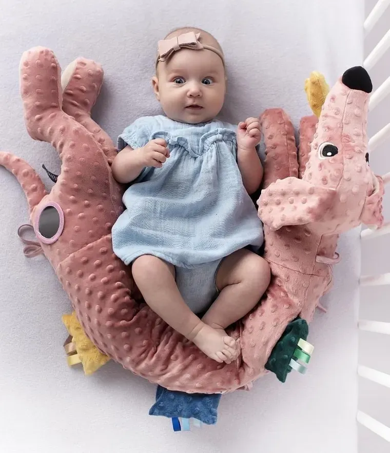 Mom's Care, Jamiś, ochraniacz do łóżeczka, zabawka sensoryczna, różowa