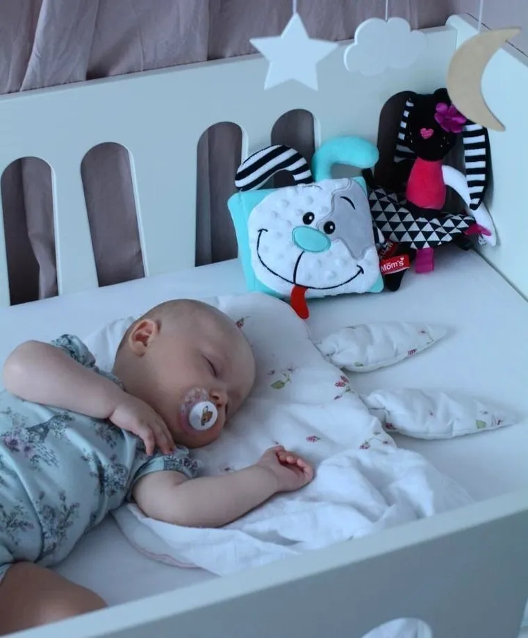 Mom's Care, króliczek, pierwsza maskotka, zabawka sensoryczna