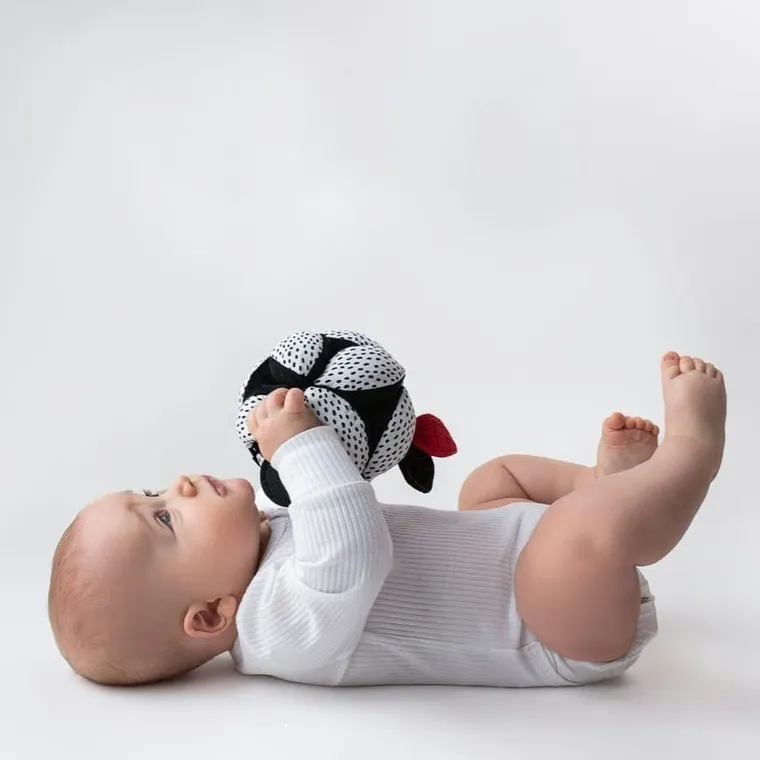 Mom's Care, piłka Takane, kontrastowa zabawka sensoryczna z lusterkiem