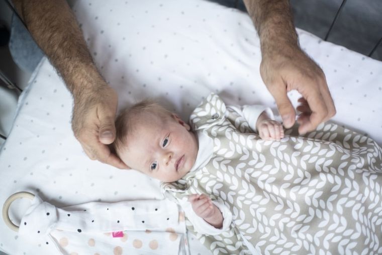 Motherhood, Classics Beżowy 2023 gryzak z pieluszką przytulanką