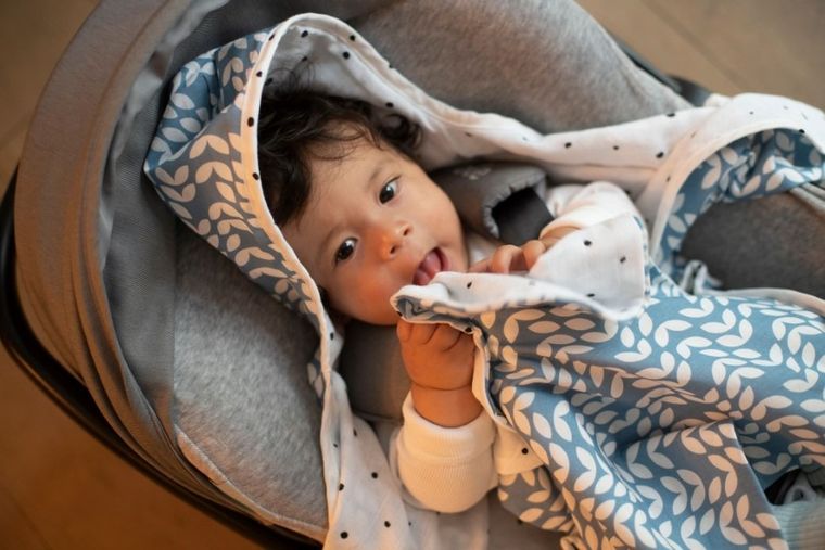 Motherhood, Kwadraty Różowe, otulacz samochodowy, 3-12 m