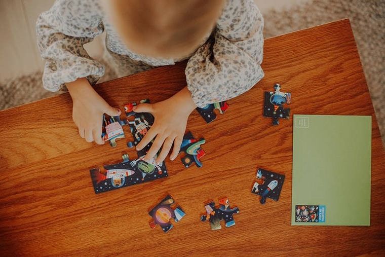 Mudpuppy, Kosmos, puzzle-kartka z życzeniami, 12 elementów