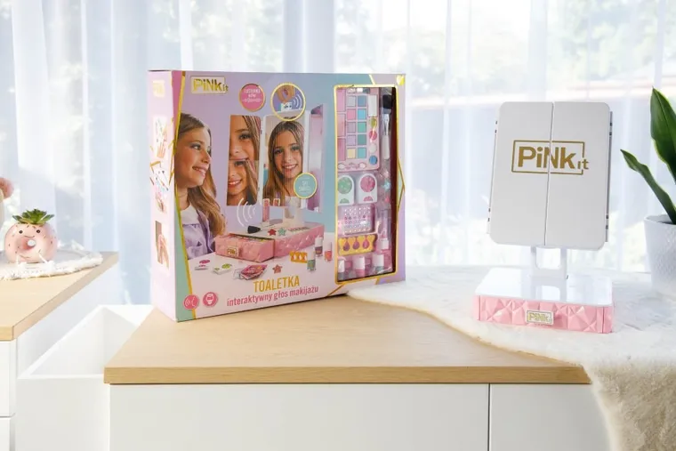 Pink It, interaktywna toaletka z akcesoriami do makijażu