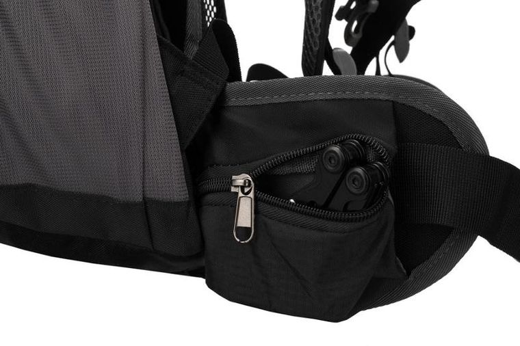 Plecak turystyczny z pokrowcem przeciwdeszczowym, czarny, Peterson