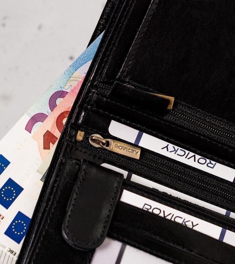 Portfel, czarno-czerwony, skórzany, RFID, Rovicky