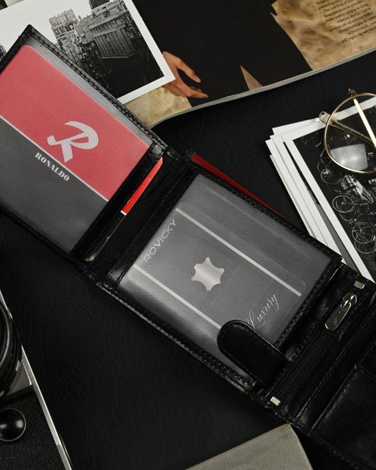 Poziomy portfel męski z bezpieczną sekcją na karty, Ronaldo