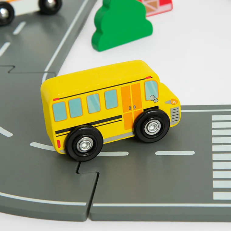 Smiki, Miasto, drewniany tor samochodowy