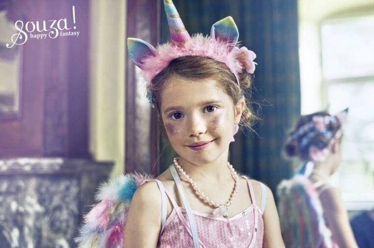 Souza! skrzydła z tęczowych piór i opaska jednorożca