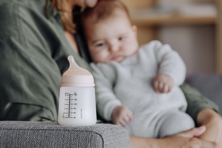 Suavinex, Zero Zero, zestaw startowy z butelką, przepływ adaptacyjny, 180 ml, 0-2m