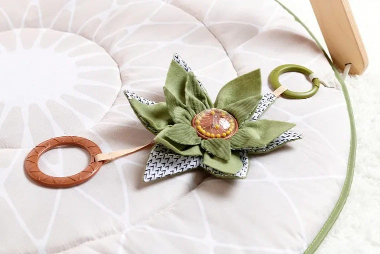 Tiny Love, Boho Chic, gimnastyka, mata dla bobasa z drewnianym stojakiem