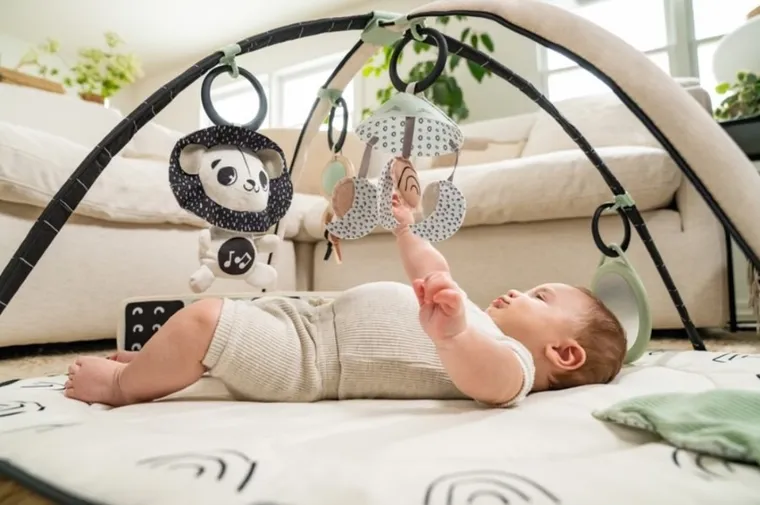 Tiny Love, Décor, gimnastyczna mata edukacyjna z pałąkami, czarno-biała