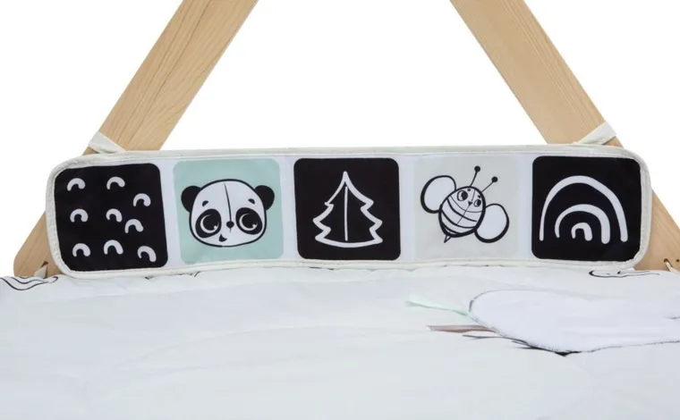 Tiny Love, mata edukacyjna z drewnianym stojakiem, czarno-biała