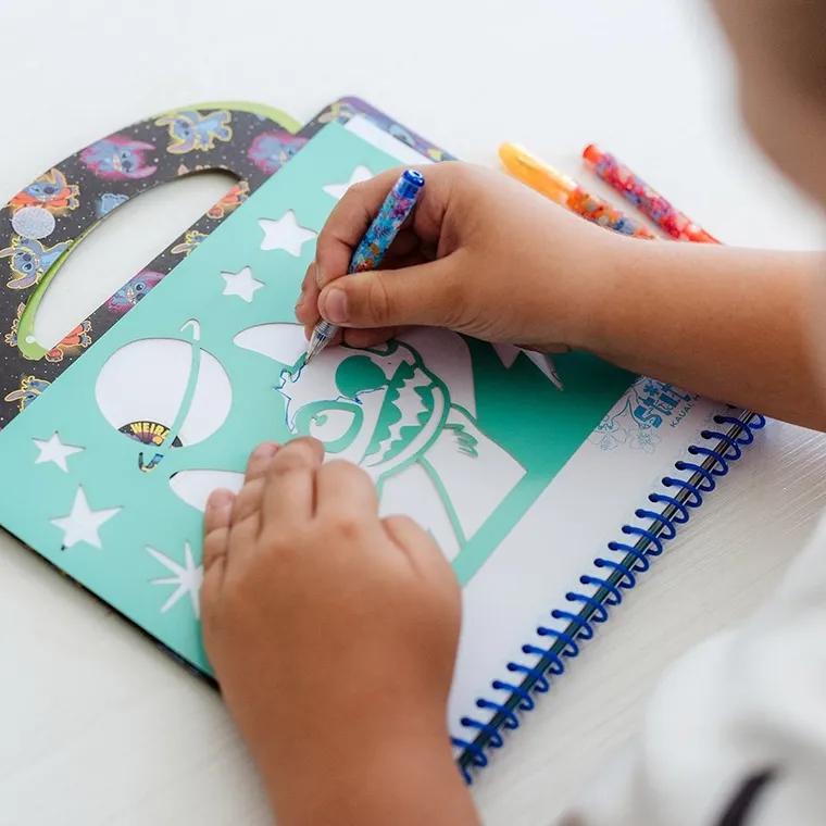 Totum, Lilo i Stitch, kreatywny szkicownik z naklejkami i akcesoriami