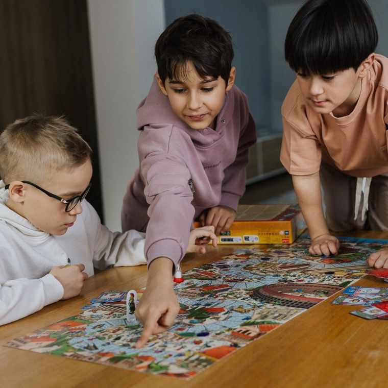 Trefl, Rodzina Treflików, Spy Guy Roma, gra familijna