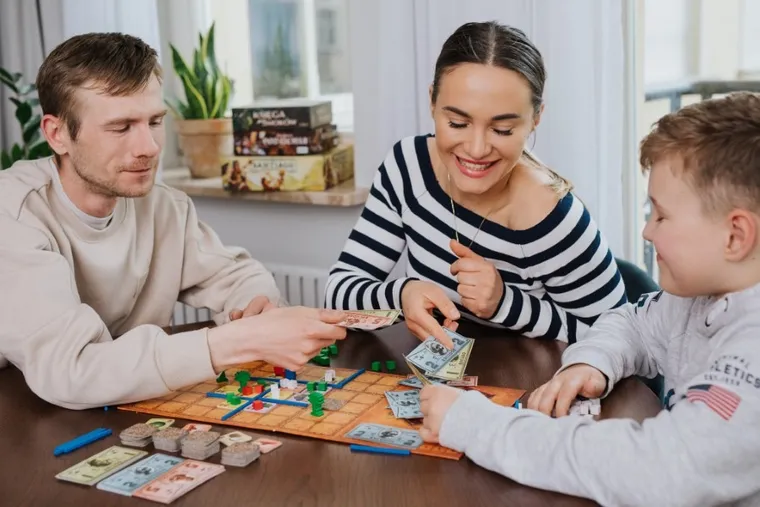 Trefl, Santiago, gra familijna