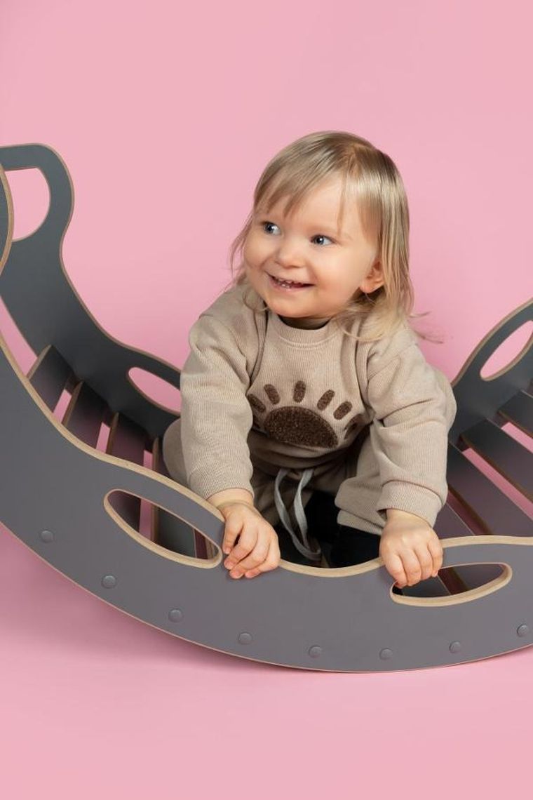 tupti.wood, duży bujak montessori z uchwytami, szary