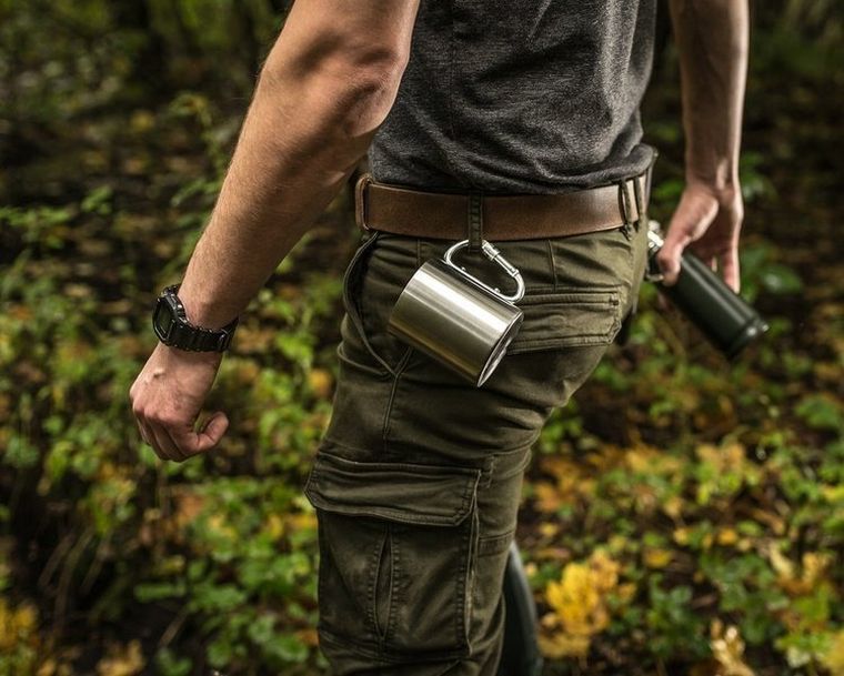 Turystyczny kubek z karabińczykiem, srebrny