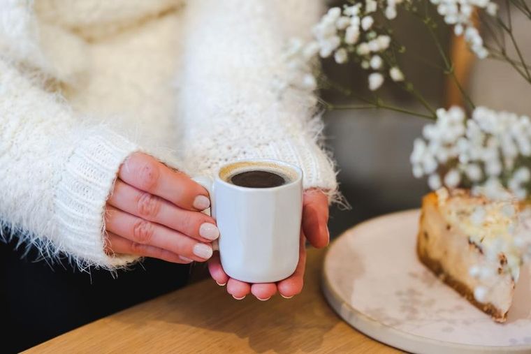 Vialli Design, dwa kubki ceramiczne z uszkiem, 80 ml, Fuori białe