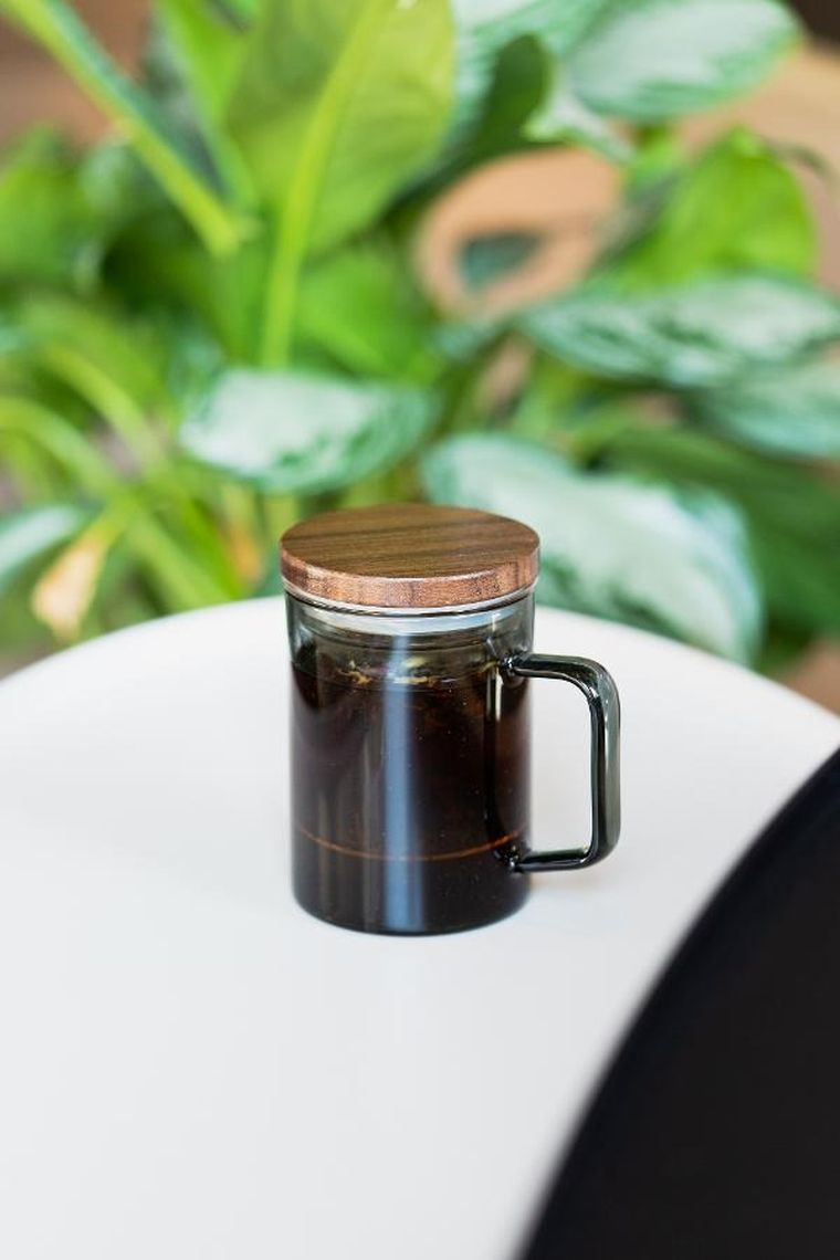 Vialli Design, szklanka z zaparzaczem Soho, 350 ml, grafitowa